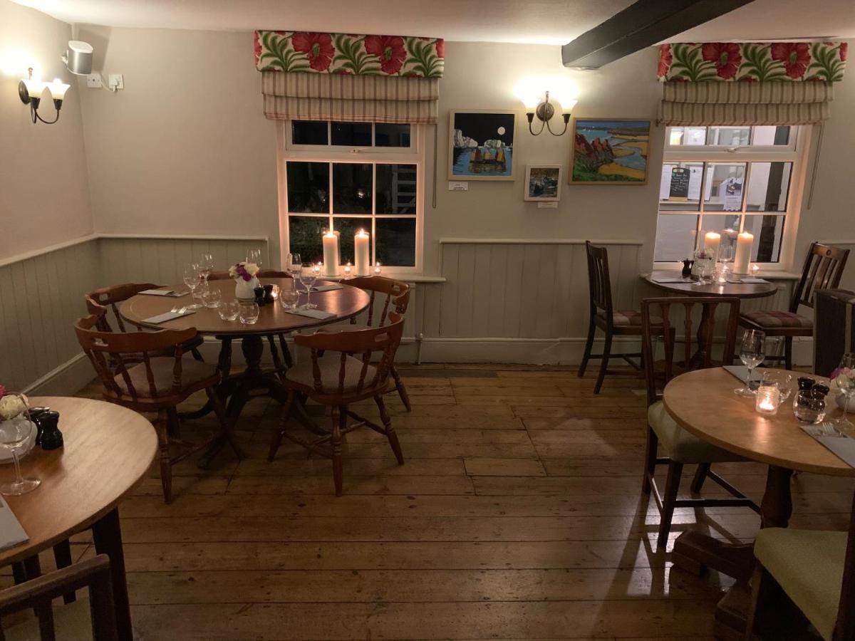 The White Hart 3*