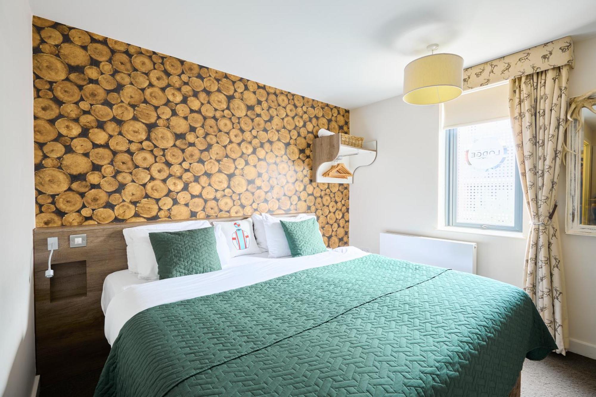 The 3* Newbury (Berkshire)
