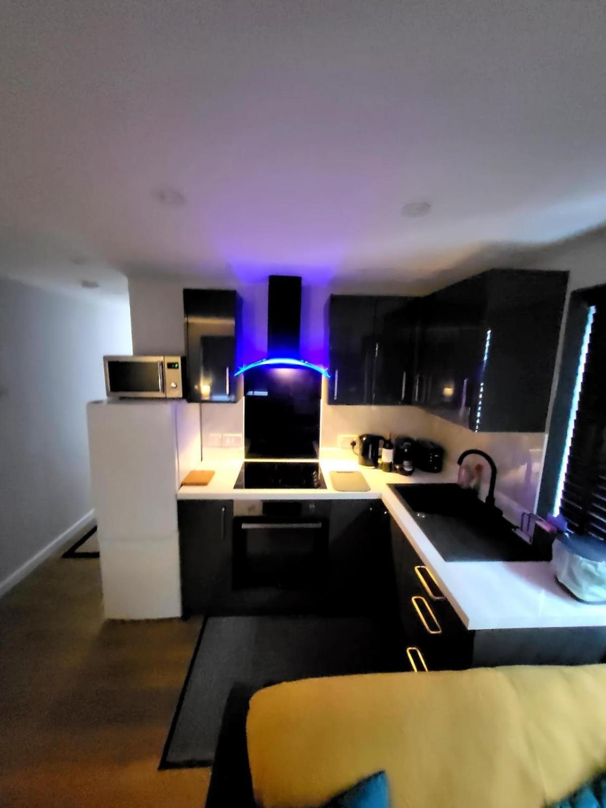 Town Centre Modern 1 Bedroom Self-contained Newbury (Berkshire)