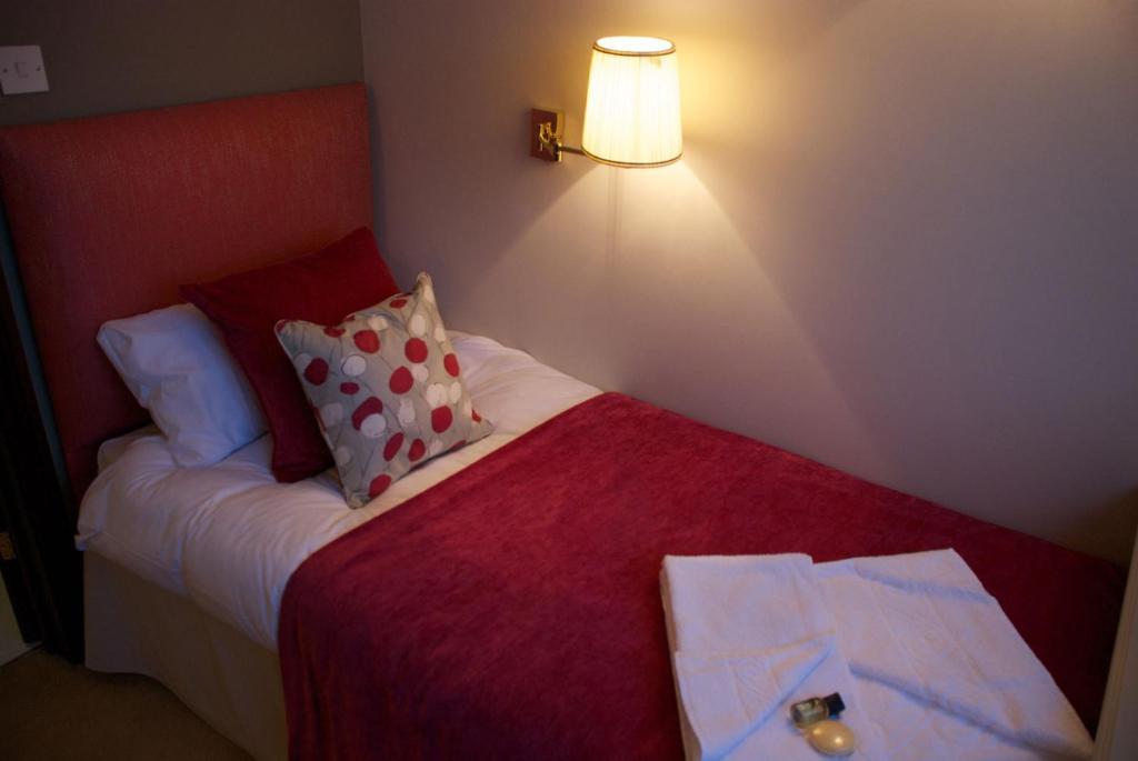 The White Hart 3*