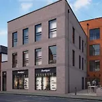 Starhost Residences - Spacious 2-Bed Apartment In Central Newbury