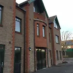 Redbrick Serviced Apartments - Sherwood House