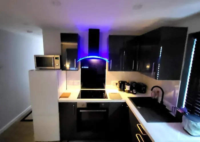 Town Centre Modern 1 Bedroom Self-Contained Apartment