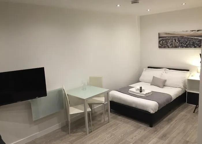 Redbrick Serviced Apartments - Sherwood House