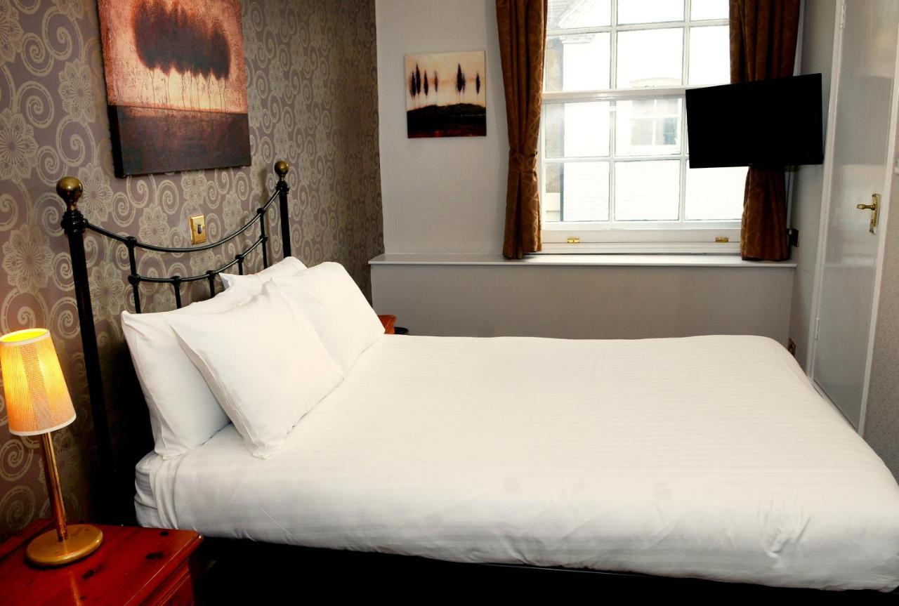 Bacon Arms, Hotel