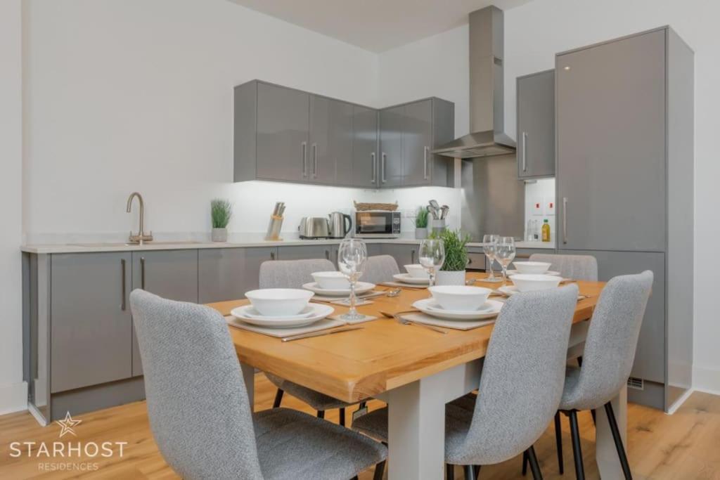 Starhost Residences - Spacious 2-bed In Newbury * Newbury (Berkshire)