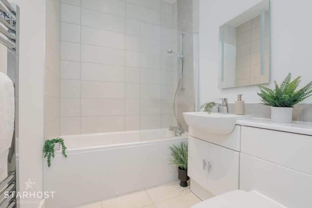 Starhost Residences - Spacious 2-bed In Newbury Apartment