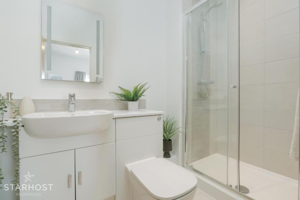 Starhost Residences - Spacious 2-bed In Newbury Apartment Newbury (Berkshire)