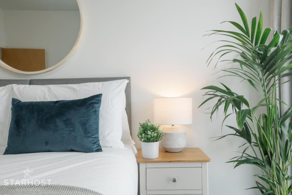 Starhost Residences - Spacious 2-bed In Newbury Apartment Newbury (Berkshire)