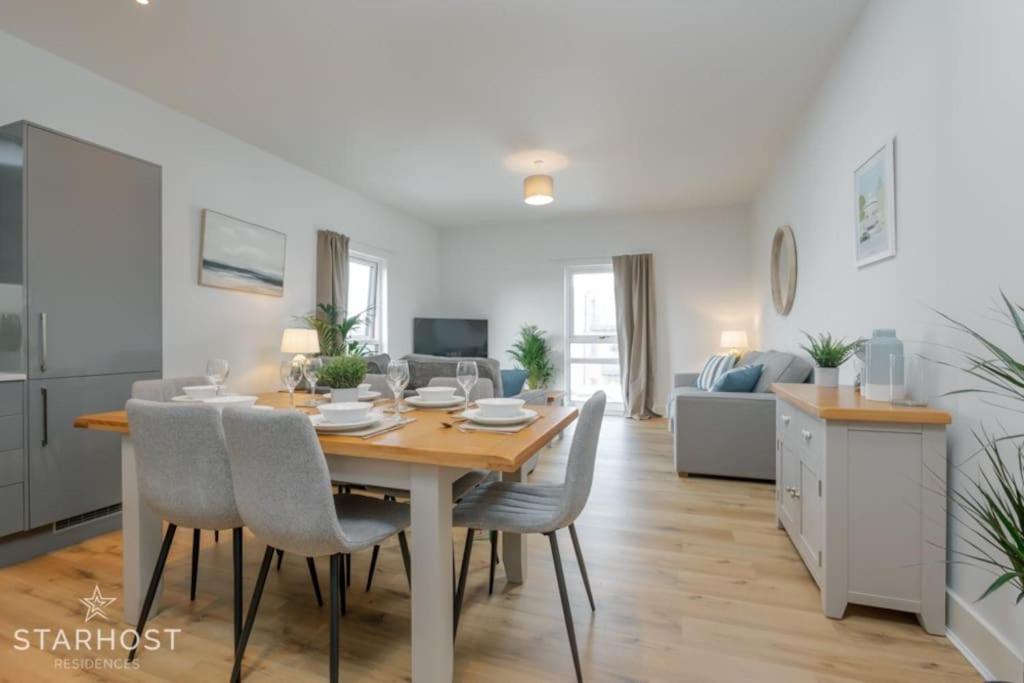 Starhost Residences - Spacious 2-bed In Newbury Apartment *