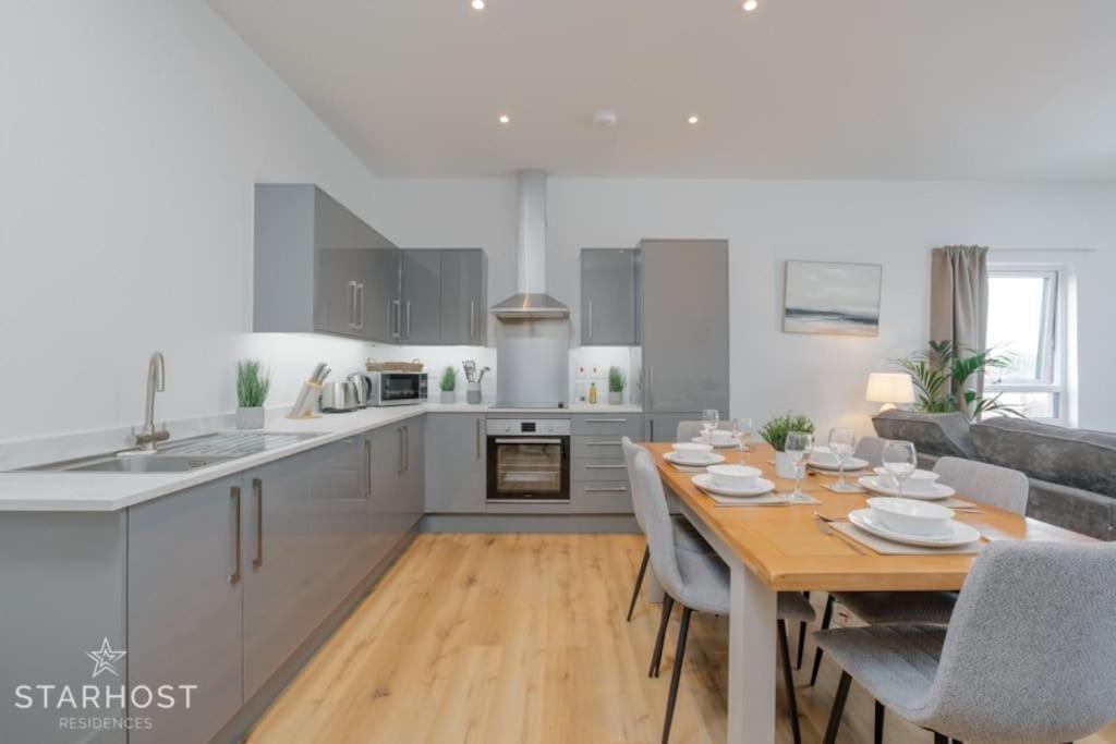 Starhost Residences - Spacious 2-bed In Newbury * Newbury (Berkshire)