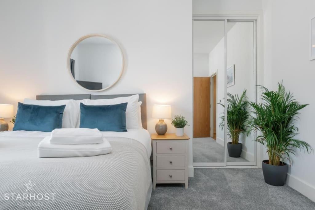 Starhost Residences - Spacious 2-bed In Newbury Apartment *