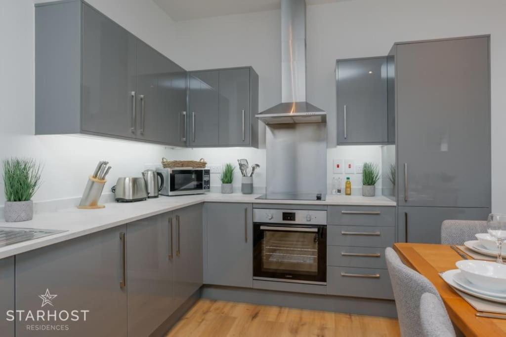 Apartment Starhost Residences - Spacious 2-bed In Newbury