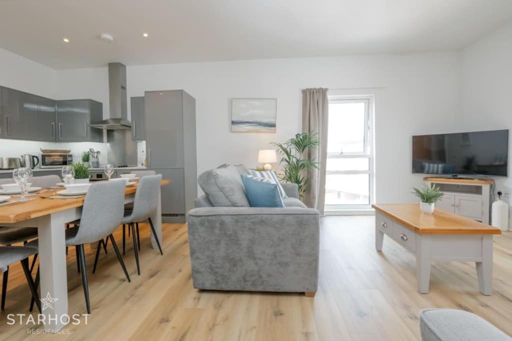 Starhost Residences - Spacious 2-bed In Newbury *