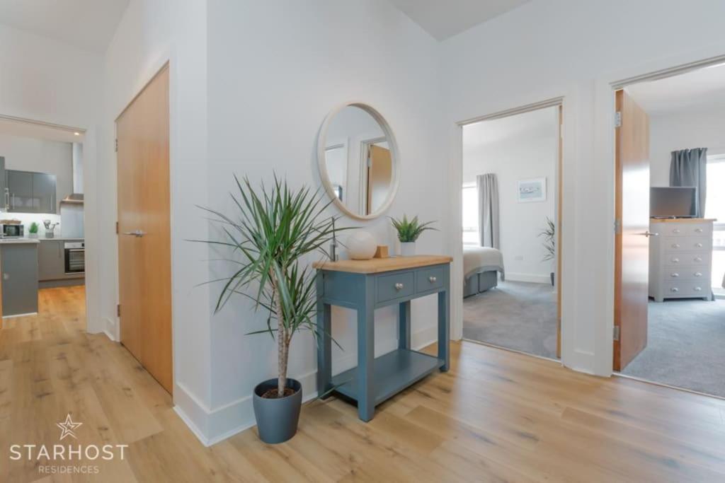 Starhost Residences - Spacious 2-bed In Newbury Apartment Newbury (Berkshire)