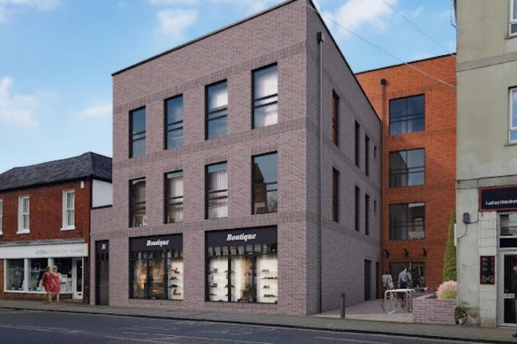 Starhost Residences - Spacious 2-bed In Newbury