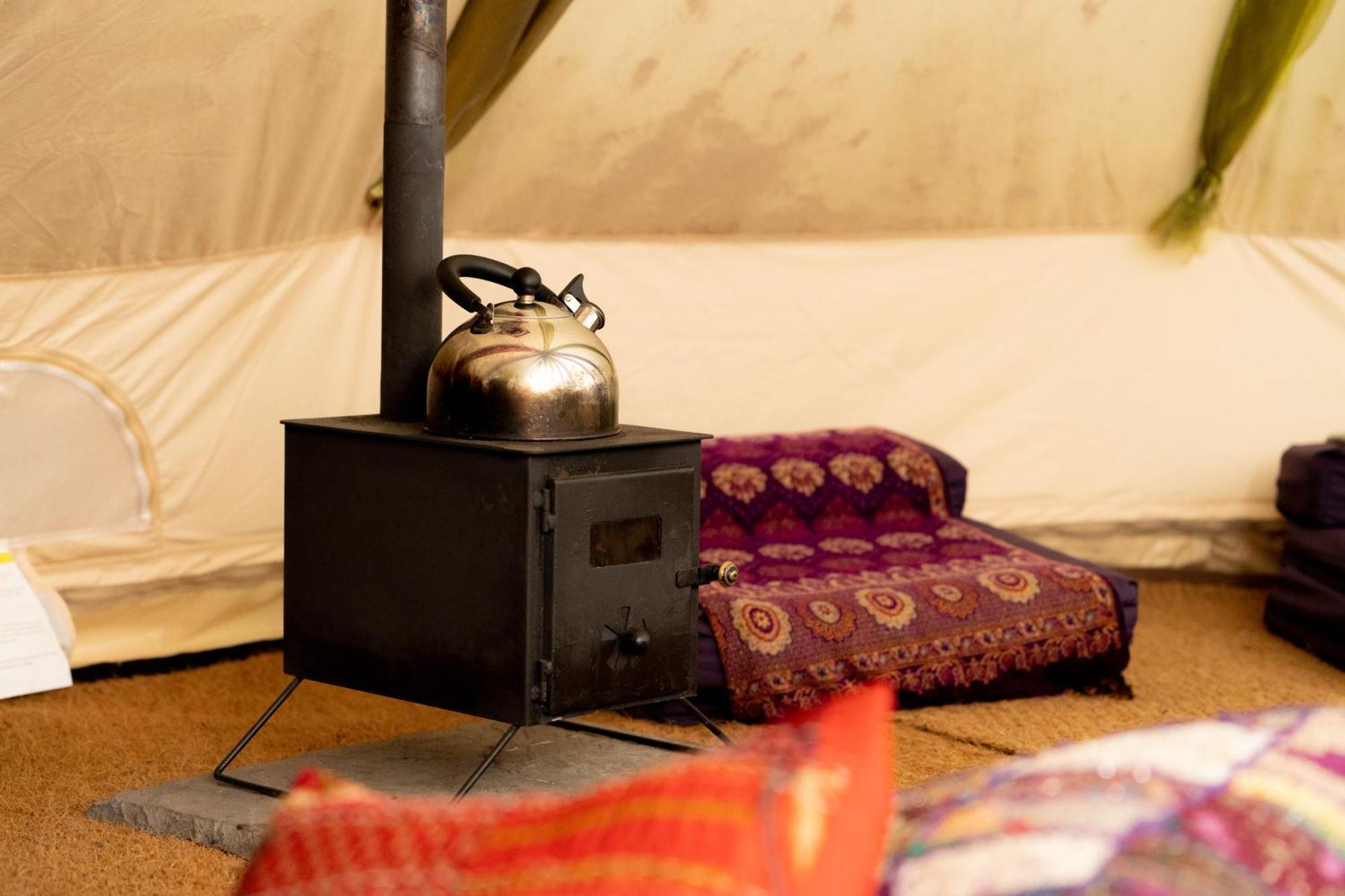 Hollington Park Glamping Campsite Newbury (Berkshire)