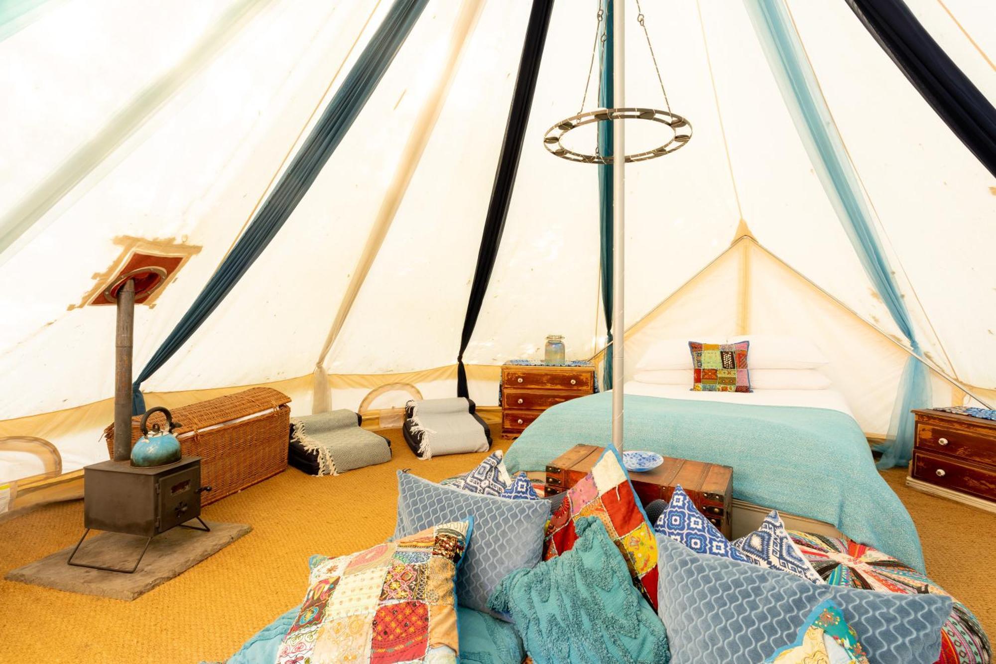 Hollington Park Glamping Campsite Newbury (Berkshire)