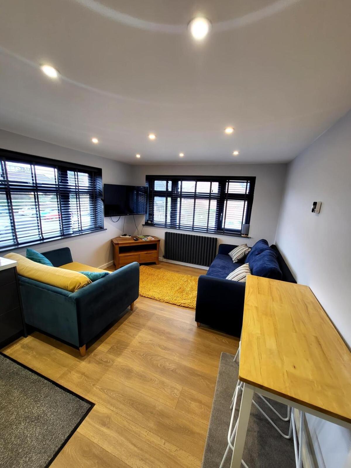 Apartment Town Centre Modern 1 Bedroom Self-contained Newbury (Berkshire)