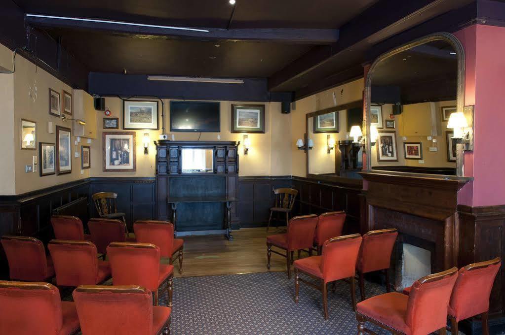 Bacon Arms, Hotel