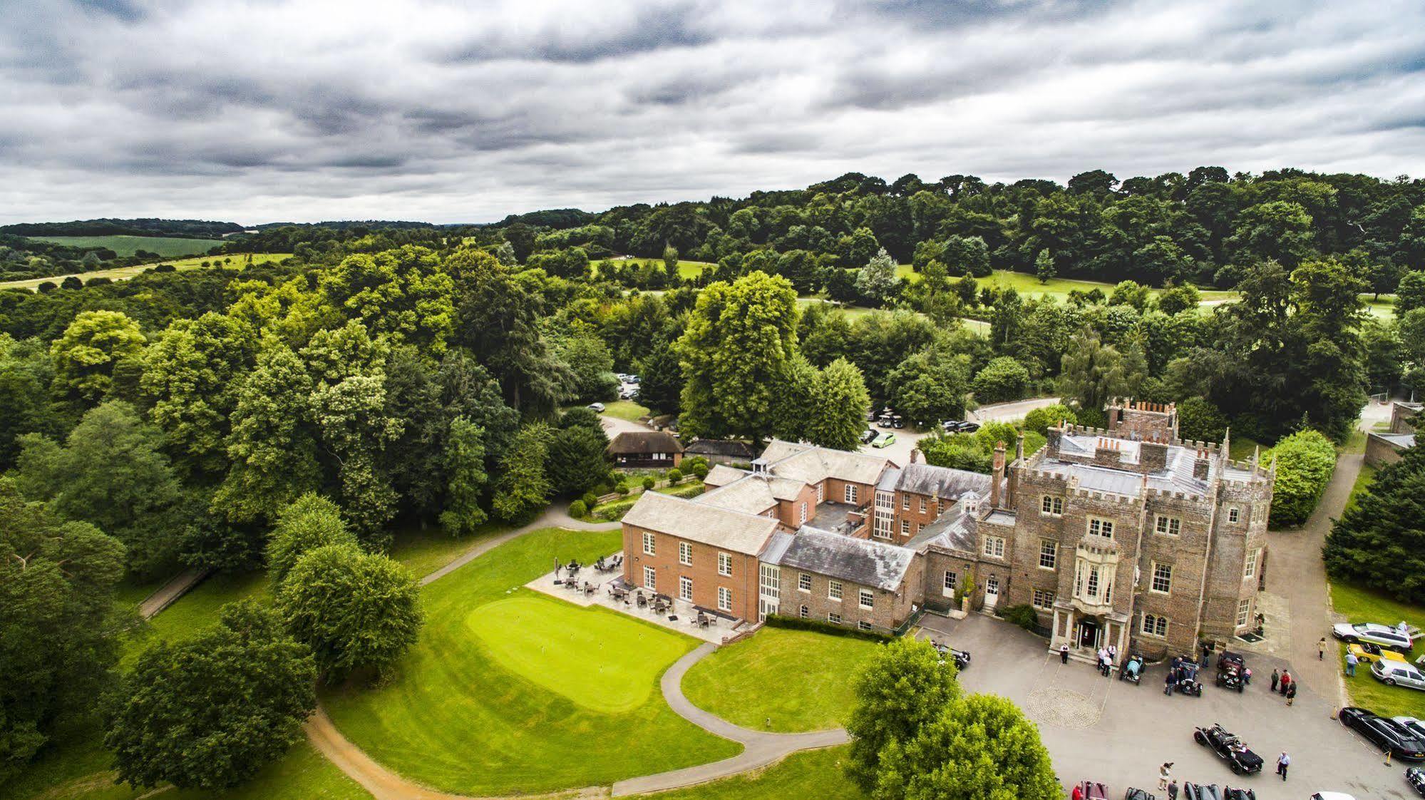 Donnington Grove Country house