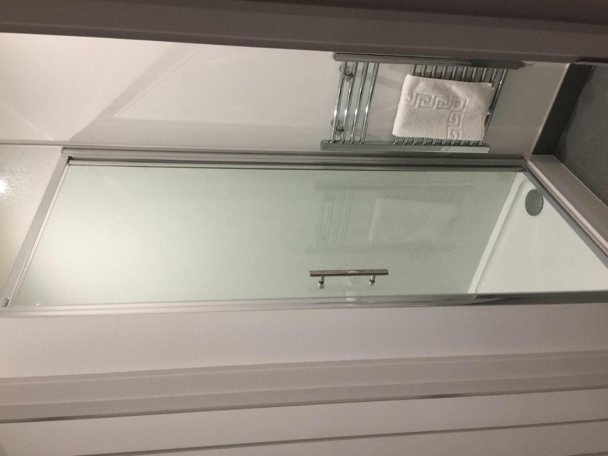 Redbrick Serviced Sherwood House Newbury (Berkshire)